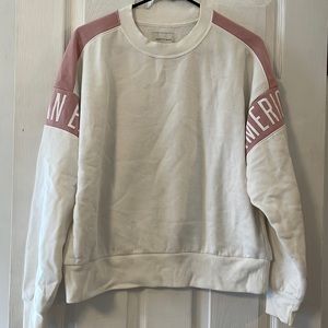 White 🤍 & pink 💗 American Eagle sweatshirt